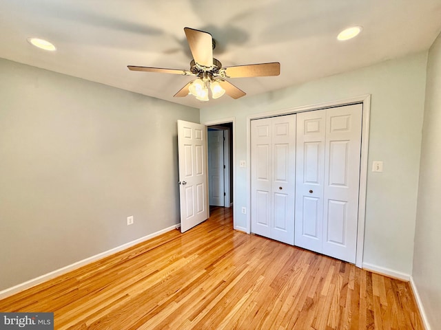 unfurnished bedroom featuring baseboards, light wood-style floors, a closet, ceiling fan, and recessed lighting
