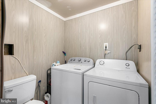 2919 Lexington Ct, Woodbridge, VA 22192 - clothes washing area with washing machine and dryer