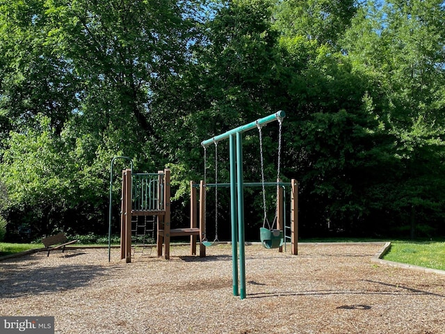 1647 Preston Rd, Alexandria, VA 22302 - view of community playground
