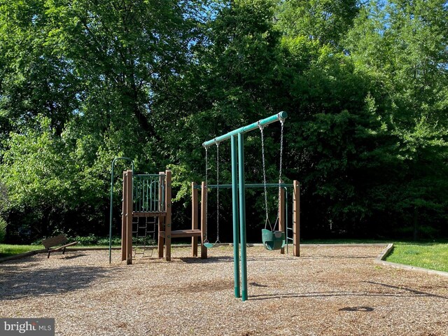 1647 Preston Rd, Alexandria, VA 22302 - view of community playground
