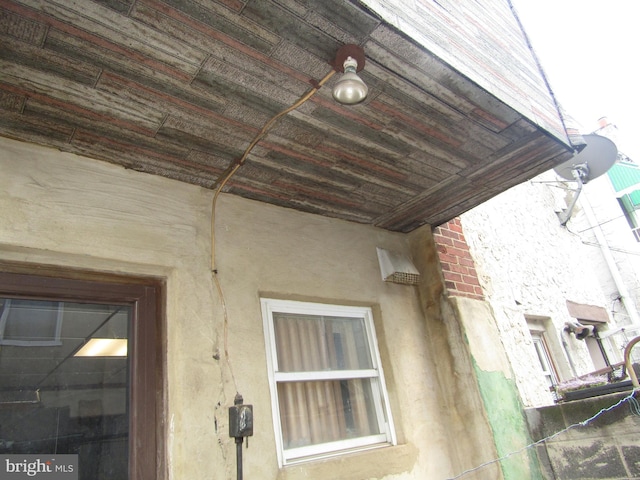 exterior view of stucco siding and a satellite dish