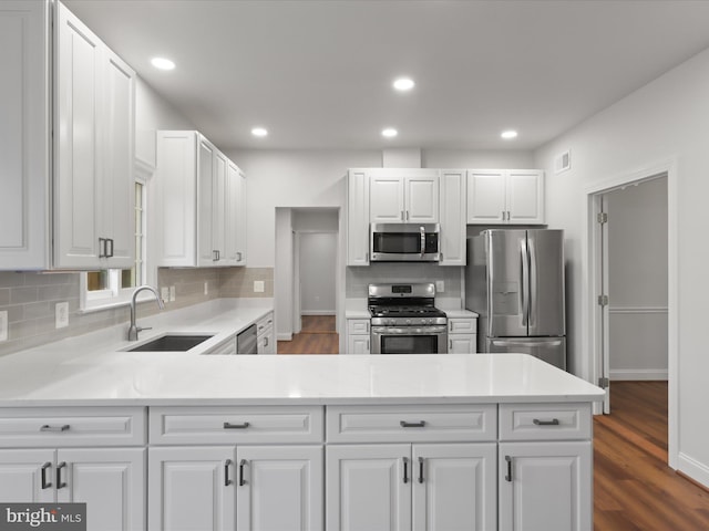 9365 River Crest Rd, Manassas, VA 20110 - kitchen featuring stainless steel appliances, a sink, decorative backsplash, light countertops, and white cabinetry