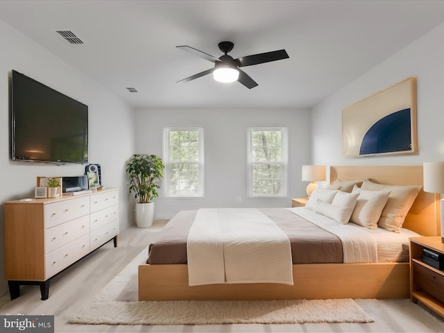 9365 River Crest Rd, Manassas, VA 20110 - bedroom with ceiling fan