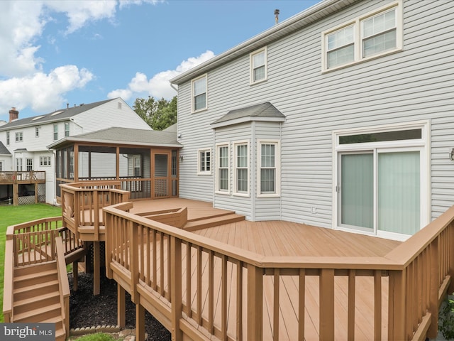 9365 River Crest Rd, Manassas, VA 20110 - rear view of house with a deck