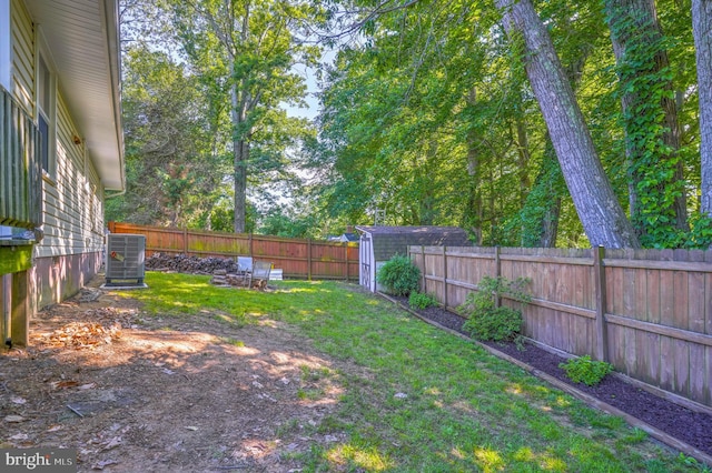 9505 Oakridge Ct, Newburg, MD 20664 - view of yard featuring central AC unit and an outdoor structure