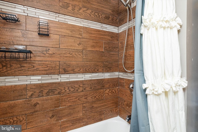 bathroom featuring shower / washtub combination
