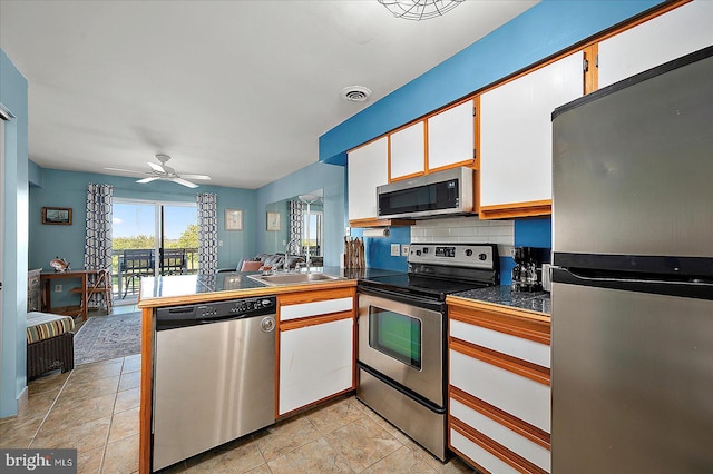 104 127th St Unit 326B, Ocean City, MD 21842 - kitchen with stainless steel appliances, a sink, a peninsula, white cabinetry, and a ceiling fan