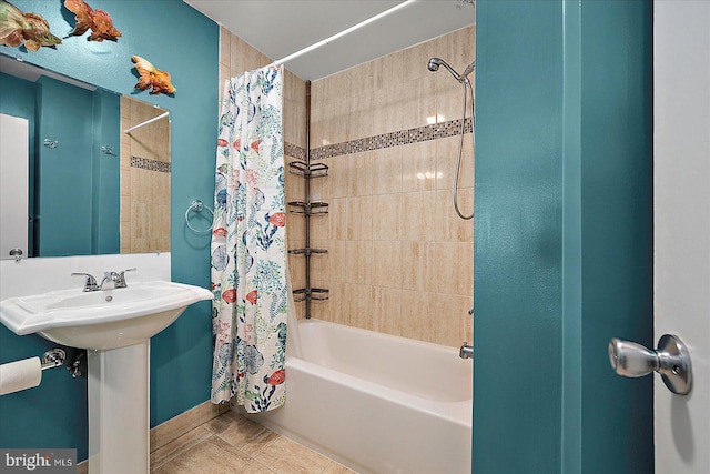104 127th St Unit 326B, Ocean City, MD 21842 - bathroom with shower / bathtub combination with curtain and baseboards