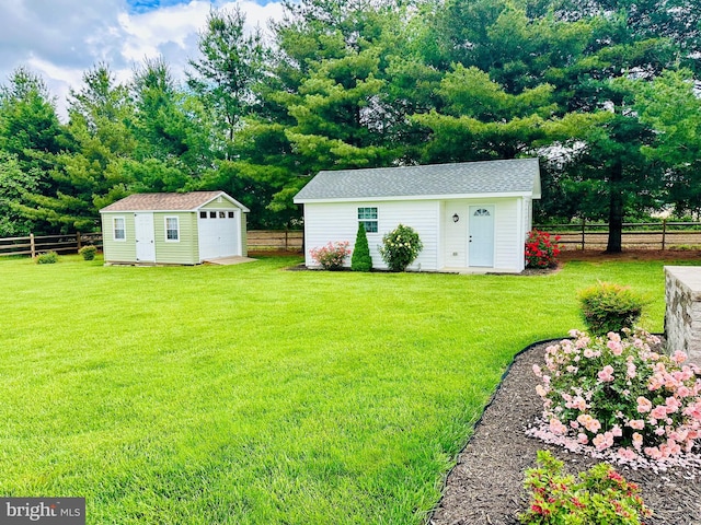 view of yard with an outdoor structure and a garage