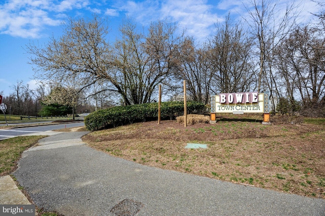 view of community / neighborhood sign