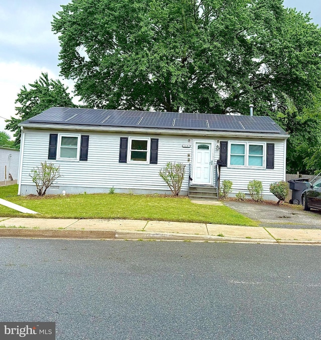 195 Mitscher Rd, Dover, DE 19901 - ranch-style home with entry steps and a front lawn