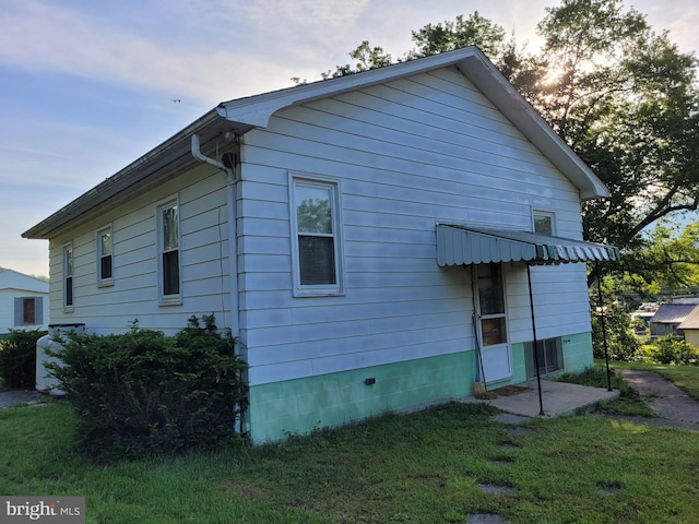 155 Hyndman Rd, Hyndman, PA 15545 - view of property exterior with a lawn