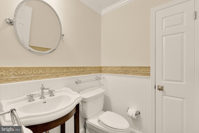 1802 24th St S, Arlington, VA 22202 - bathroom with crown molding and wainscoting
