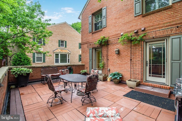 1802 24th St S, Arlington, VA 22202 - wooden terrace with outdoor dining area