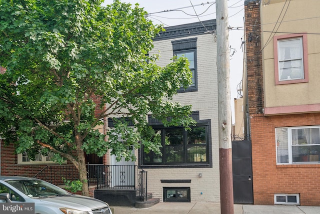 826 Tasker St, Philadelphia, PA 19148 - view of front facade featuring brick siding