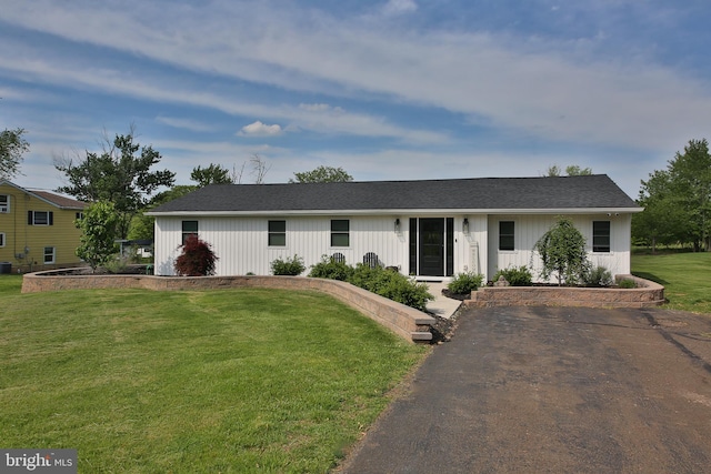 ranch-style house with a front yard