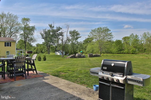 view of grassy yard with a patio area