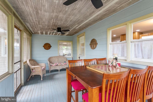 sunroom / solarium with a ceiling fan