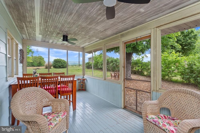 sunroom / solarium featuring ceiling fan