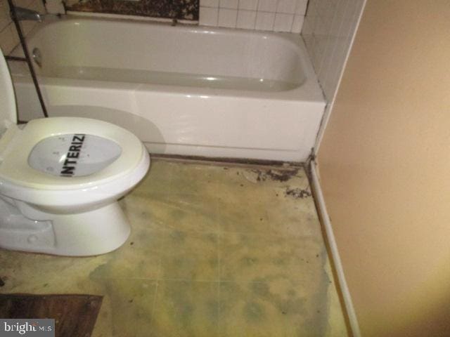 9410 Chippenham Dr, Laurel, MD 20723 - full bath featuring a bathtub