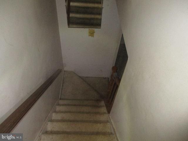 9410 Chippenham Dr, Laurel, MD 20723 - view of stairway