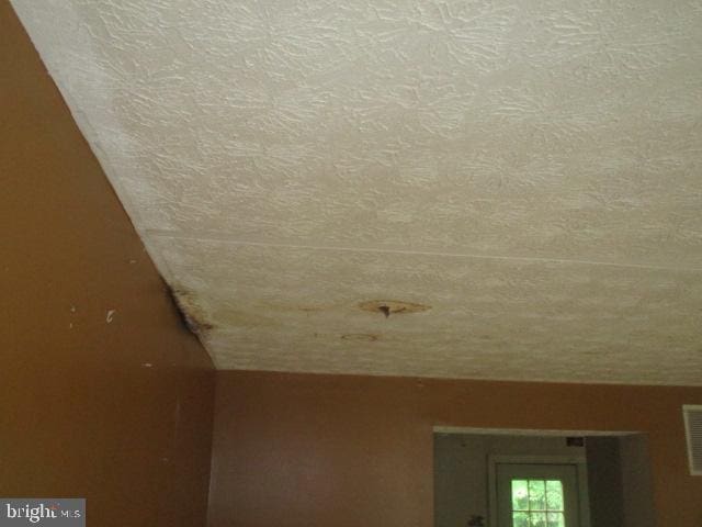 9410 Chippenham Dr, Laurel, MD 20723 - detailed view of a textured ceiling