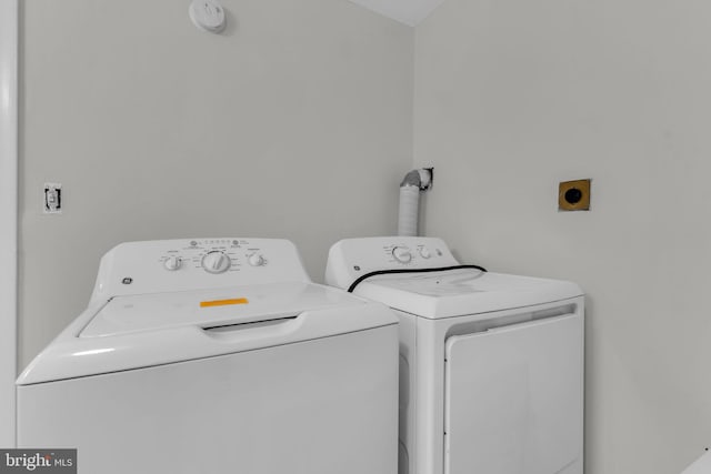 29823 Hillview Dr, Mechanicsville, MD 20659 - laundry room featuring separate washer and dryer