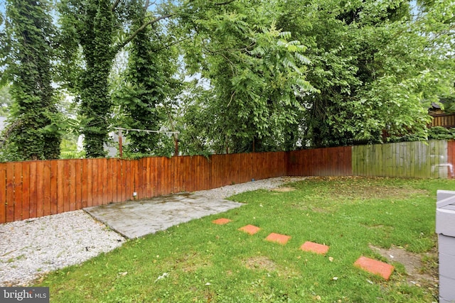 1208 Larchmont Ave, Capitol Heights, MD 20743 - view of yard featuring a patio area