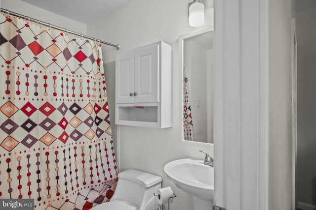 504 Domain Ct, Odenton, MD 21113 - bathroom featuring a sink, a shower with curtain, and toilet