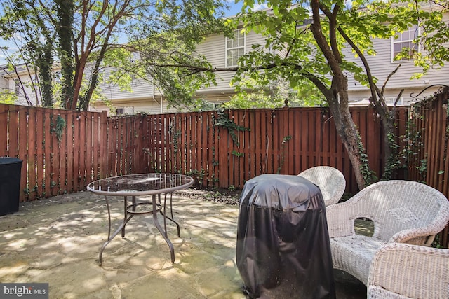 504 Domain Ct, Odenton, MD 21113 - fenced backyard featuring a patio area