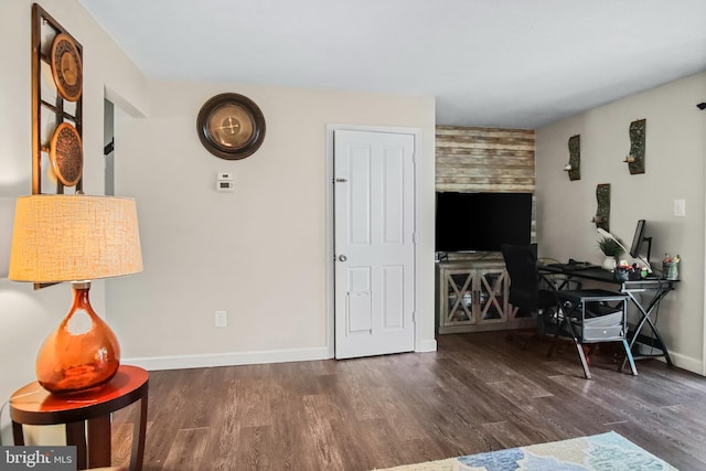 504 Domain Ct, Odenton, MD 21113 - living room featuring wood finished floors, baseboards, and an office area