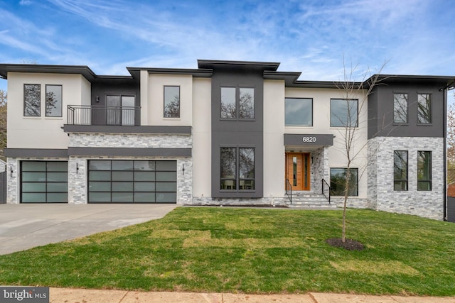 contemporary home with stucco siding, a balcony, stone siding, and a front yard
