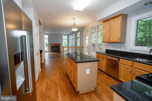 13076 Dove Tree Ct, Manassas, VA 20112 - kitchen with stainless steel appliances, a sink, light wood-style flooring, and a kitchen island
