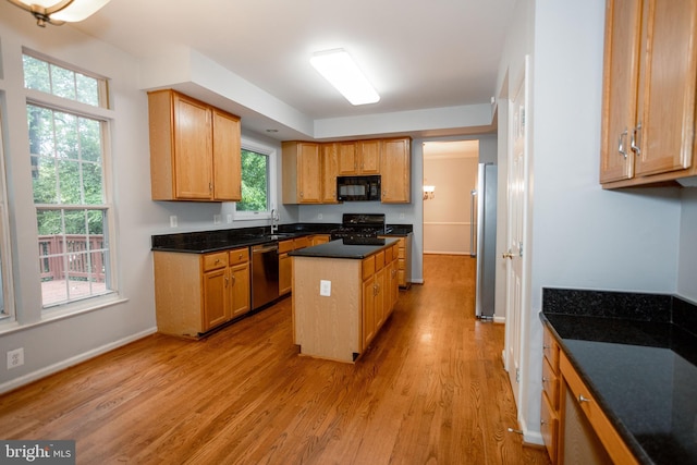 13076 Dove Tree Ct, Manassas, VA 20112 - kitchen with stainless steel appliances, a kitchen island, light wood finished floors, a sink, and baseboards