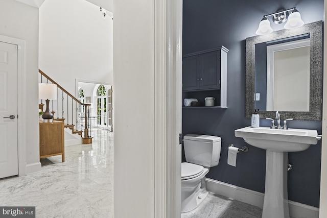 1016 Bellview Rd, Mclean, VA 22102 - bathroom with toilet and a high ceiling