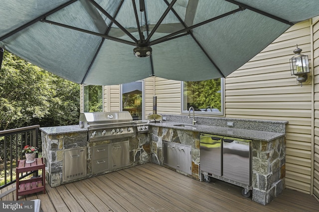 1016 Bellview Rd, Mclean, VA 22102 - deck featuring a sink and exterior kitchen