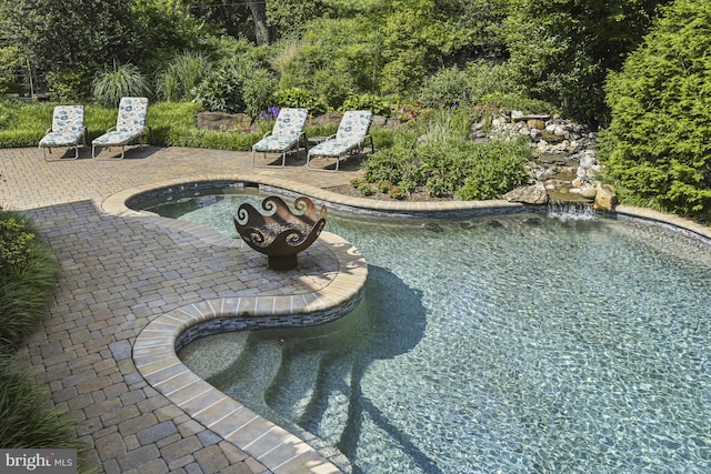1016 Bellview Rd, Mclean, VA 22102 - outdoor pool with a patio and a jacuzzi