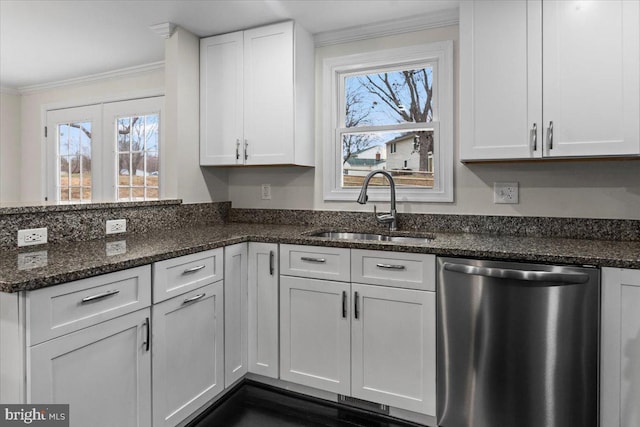 6867 Happyheart Ln, Columbia, MD 21045 - kitchen with dishwasher, a sink, white cabinets, crown molding, and a peninsula