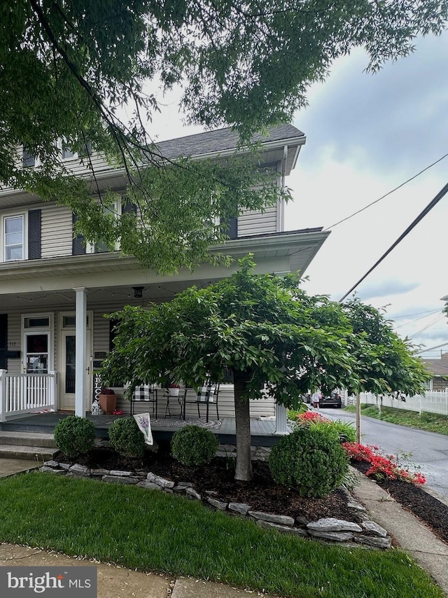 313 E Cherry St, Palmyra, PA 17078 - traditional style home featuring covered porch
