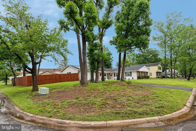 76 Torrington Ln, Willingboro, NJ 08046 - view of front of home featuring fence