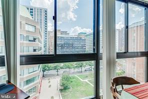 1001 N Randolph St Unit 720, Arlington, VA 22201 - interior space featuring a city view