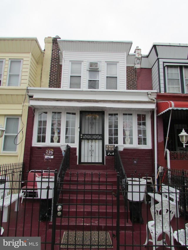 multi unit property with a fenced front yard