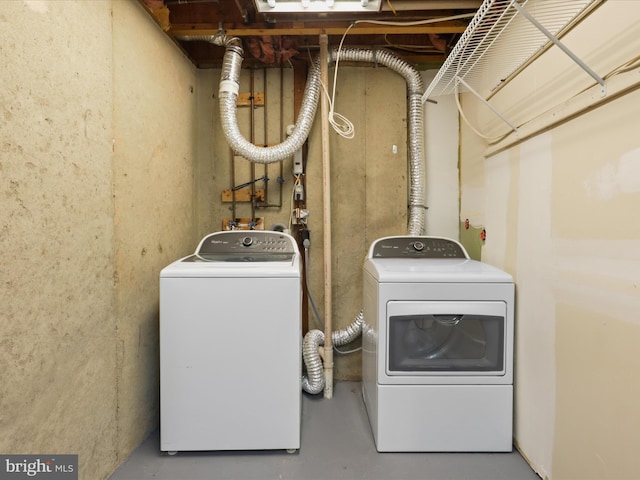 2934 Everleigh Way, Fairfax, VA 22031 - laundry area with washing machine and dryer