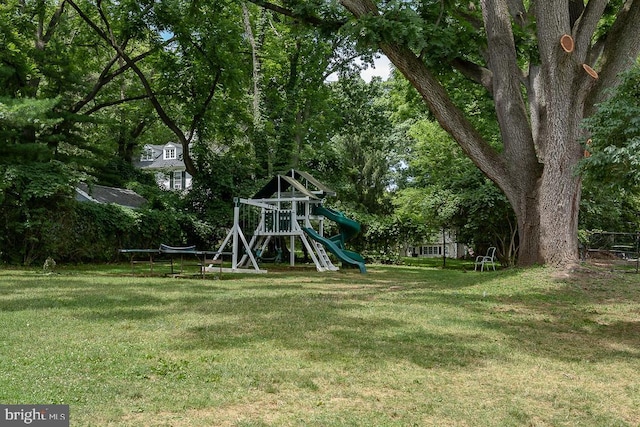 262 Drummers Ln Unit 262, Wayne, PA 19087 - view of grassy yard with view of scattered trees