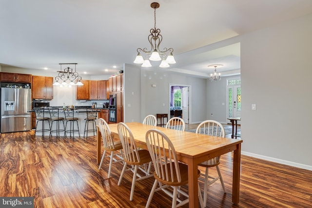 dining room featuring a chandelier, dark wood-style flooring, recessed lighting, and baseboards