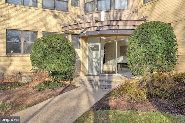 212 Oakwood St SE Unit B5, Washington, DC 20032 - doorway to property featuring brick siding