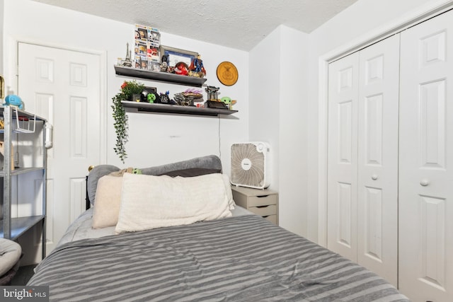 11500 Acton Ln, Waldorf, MD 20601 - bedroom with a closet and a textured ceiling