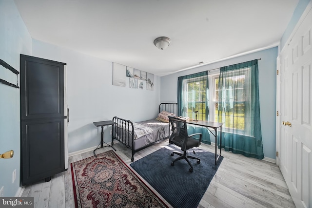 201 Anchor Cv, Stafford, VA 22554 - bedroom featuring light wood-type flooring and baseboards