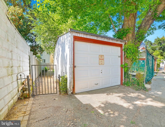46 Murray Ave, Annapolis, MD 21401 - detached garage featuring fence, concrete driveway, and a gate
