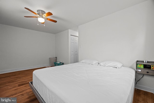 2020 Valley View Dr, Folcroft, PA 19032 - bedroom with dark wood-style flooring, baseboards, and a ceiling fan
